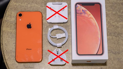 iPhone đời cũ cũng bị cắt sạc và tai nghe