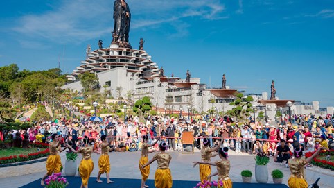 Núi Bà Đen đón lễ Vía Quán Thế Âm Bồ Tát xuất gia với nhiều hoạt động ý nghĩa