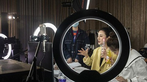 309 triệu người dùng livestream ở Trung Quốc: Cơn sốt bán hàng online với thu nhập hàng tỷ đồng khiến giới trẻ lẫn dân kinh doanh phải dấn thân vào