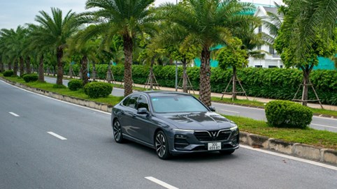 Chủ xe nói gì sau 2 năm sử dụng VinFast Lux A2.0?