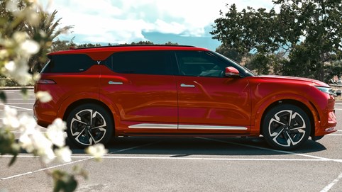 Chủ doanh nghiệp chọn VF 9 vì yêu công nghệ và các tính năng an toàn