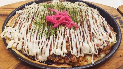 Món bánh xèo Okonomiyaki độc đáo của Nhật Bản
