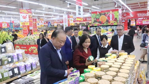 Thanh toán không tiền mặt: Bước tiến mới hiện đại hóa thị trường bán lẻ