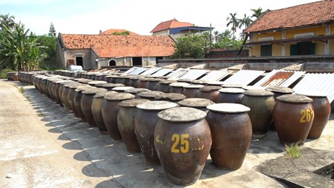 Nước mắm truyền thống hợp lực để giành thị phần