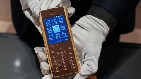 Mobiado ra mắt điện thoại cục gạch giá 90 triệu tại Việt Nam