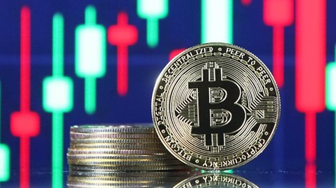 Giá Bitcoin lại lao dốc, giảm đến 13% so với mốc kỷ lục gần 67 nghìn USD