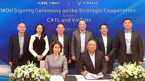 VinFast và CATL ký biên bản hợp tác chiến lược toàn cầu phát triển công nghệ mới