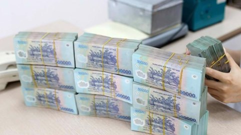 Các ngân hàng liên tục tăng mạnh lãi suất tiền gửi, có nơi lên đến 11%/năm