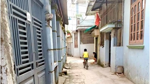 Thanh khoản kém nhưng nhà trong ngõ vẫn tăng, giá ngang ngửa liền kề, biệt thự