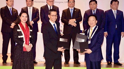 Standard Chartered cam kết tài trợ 6 tỷ USD cho các dự án xanh của T&T Group