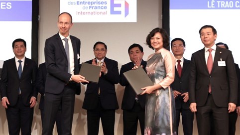 VinFast và EDF ký biên bản ghi nhớ hợp tác lắp đặt trạm sạc điện ô tô tại Pháp