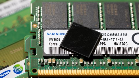 Bỏ qua một sản phẩm phụ, Samsung bị đối thủ bỏ xa trong cơn sốt AI, hơn 100 tỷ USD vốn hóa bị bốc hơi