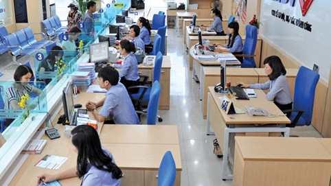 Từ 1/1/2023, tốt nghiệp đại học Công nghệ thông tin, luật có thể làm công chức ngân hàng