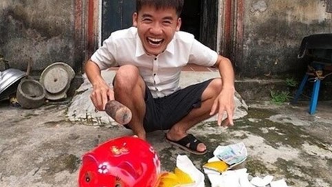 Yêu cầu Google ngừng chia sẻ tiền quảng cáo đối với các kênh YouTube có nội dung nhảm nhí, giật gân