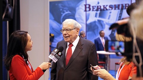 Warren Buffett chuẩn bị rời ghế CEO, Berkshire 'bốc hơi' 12% giá trị và di sản 382 tỷ USD tiền mặt