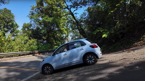 Wuling Bingo không lên nổi dốc