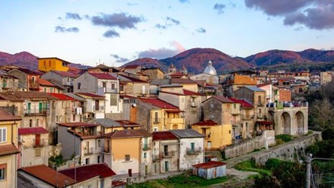 Ngôi làng ở Italy bán nhà giá 1,5 USD