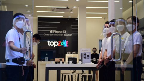 Doanh thu thị trường Apple Việt Nam giữa đại dịch Covid-19: cửa hàng chính hãng đánh bật hàng xách tay với ước tính 1,5 tỷ USD