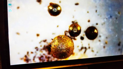 Sự thật về quả cầu kim loại ngoài hành tinh lấy từ Thái Bình Dương