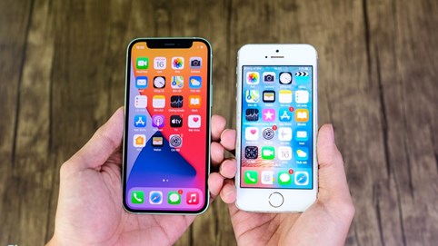 iPhone 12 mini với iPhone 5S đọ dáng