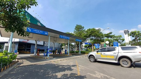 Cảng vụ Hàng không: 'Tạo điều kiện cho hành khách Tân Sơn Nhất đón xe Grab, Be'