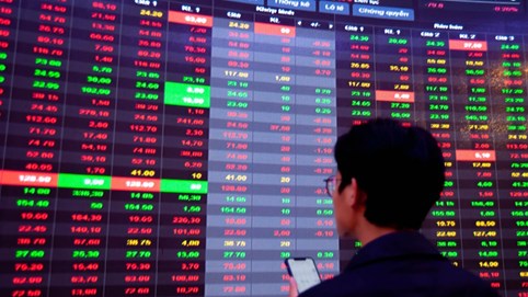 VN-Index điều chỉnh hơn 10% từ đỉnh, P/E về vùng 10 lần mở ra cơ hội tích lũy đón sóng nâng hạng