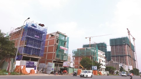 Nhà đất liền thổ âm thầm tiến bước