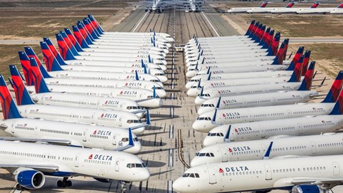 Hiệu ứng Domino đằng sau cú trượt dài của các hãng hàng không