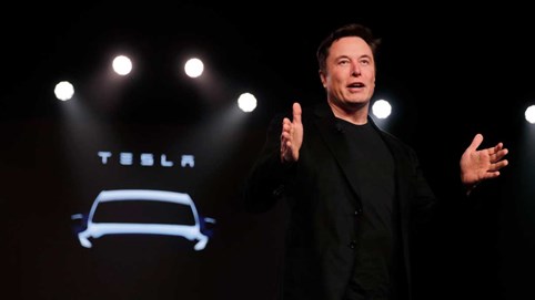 Các nhà đầu tư lo ngại Elon Musk bỏ bê Tesla
