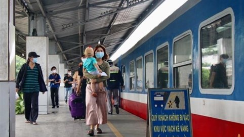 Đường sắt khuyến cáo khách không mua vé trôi nổi