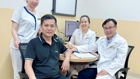 Kỹ thuật đặc biệt giúp người đàn ông tìm lại nụ cười sau hơn một năm bị co giật nửa mặt