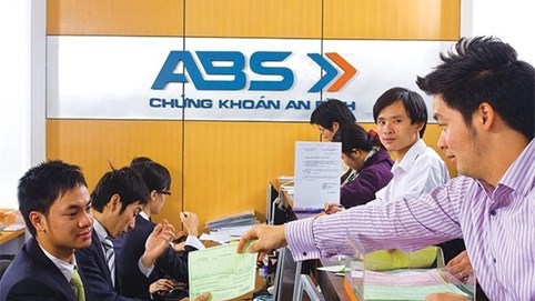 Lợi nhuận đi lùi, ôm hàng trăm tỷ đồng trái phiếu, Chứng khoán An Bình (ABS) liên tục bị xử phạt 