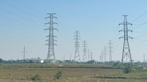 Đóng điện đường dây 220kV Đô Lương – Nam Cấm
