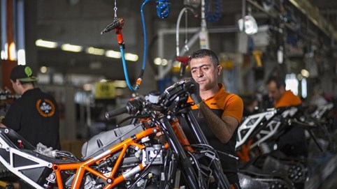 Hãng xe mô-tô phân khối lớn KTM đang phải đứng trước bờ vực phá sản?