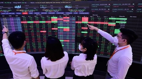 Một trong những “cá mập” lớn nhất trên TTCK bất ngờ hút được thêm cả nghìn tỷ vốn ngoại trong tháng 11, mua hàng chục triệu cổ phiếu ngân hàng, chứng khoán