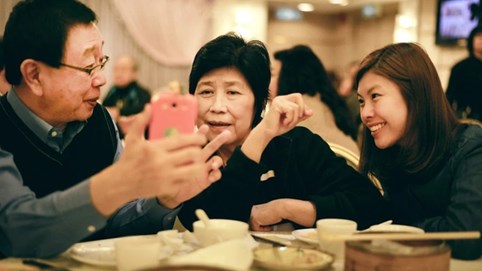 Lớp học dùng smartphone dành cho người cao tuổi tại Trung Quốc