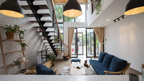 Đất dài 20 m được cắt đôi làm phòng ngủ biệt lập thêm khu vườn ‘sang chảnh’