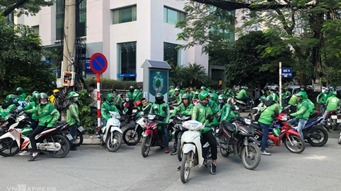 Ai thiệt, ai lợi khi Grab tăng giá cước?