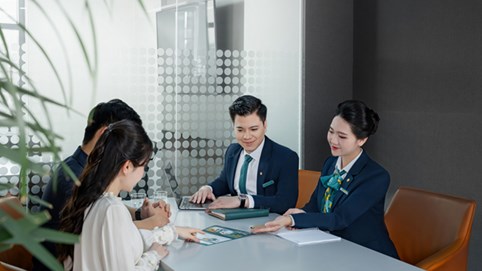 Phát Lộc khi tham gia gửi tiết kiệm tại BIDV