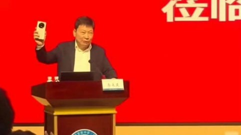 Chủ tịch Huawei tự hào khoe Mate 70 là điện thoại với chip 100% Made in China: 