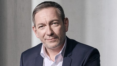 Nghệ thuật đính đá Piaget: Đánh thức vẻ đẹp say ngủ