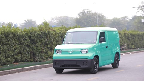 Mẫu xe điện giao hàng EC Van lần đầu lộ diện, tài xế khẳng định: Luồn ngõ tốt, chi phí tối ưu