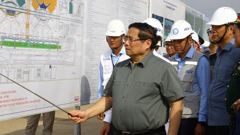 Thủ tướng kiểm tra hiện trường sân bay Long Thành trước mốc đón chuyến bay đầu tiên