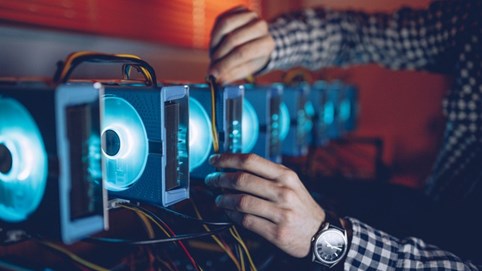 Giá ‘trâu cày’ Bitcoin tăng chóng mặt