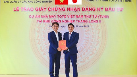 Tỉnh Hưng Yên trao Giấy chứng nhận đầu tư cho TOTO Việt Nam