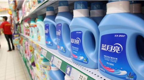 Từ giảng viên hoá học trở thành nữ tỷ phú giàu nhất Trung Quốc nhờ sở hữu loại nước giặt "bá chủ" thị trường nội địa