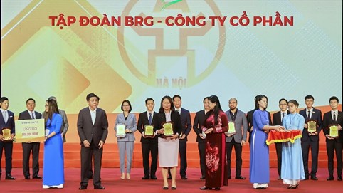 Tập đoàn BRG vinh dự nhận cúp Thăng Long 2022, ghi nhận những đóng góp tích cực cho sự phát triển của Thủ đô