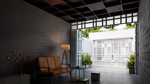 Ngôi nhà khắc phục mọi khuyết điểm đặc trưng của nhà phố