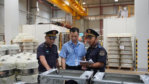 Xuất nhập khẩu hàng hóa của Việt Nam đạt mốc kỷ lục 700 tỷ USD