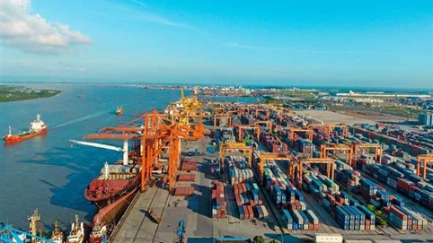 Từ 1/1/2023, Hải Phòng giảm 50% phí hạ tầng cảng biển